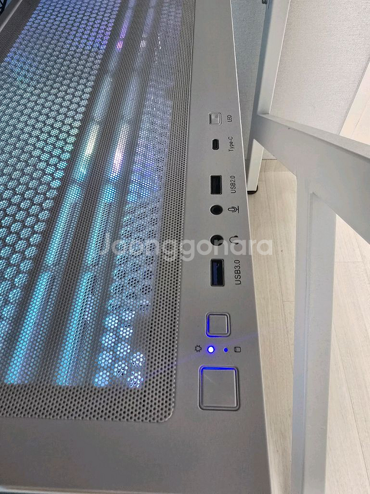 데스크탑 라이젠7 5700X/RX 9070 XT/1TB--4