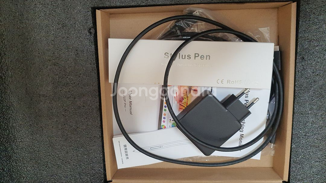 제우스랩 22인치 2K 포터블 터치 모니터--1