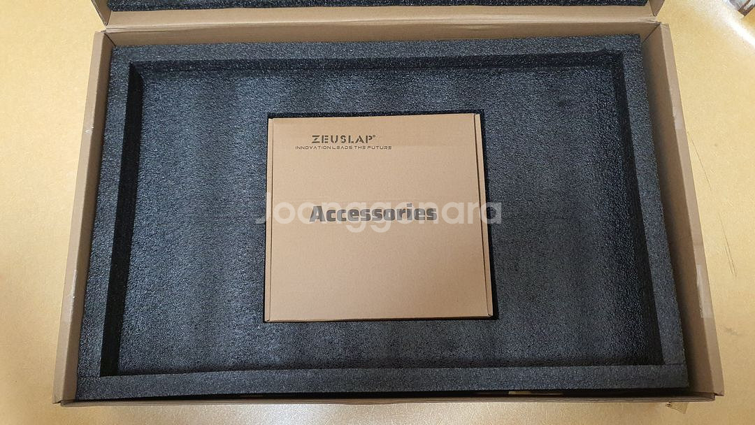 제우스랩 22인치 2K 포터블 터치 모니터--3