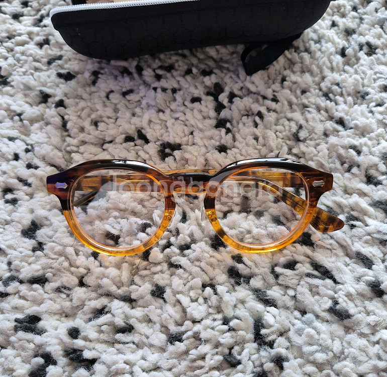 명품스타일 최고급 브라운 뿔테 안경. 새제품--4