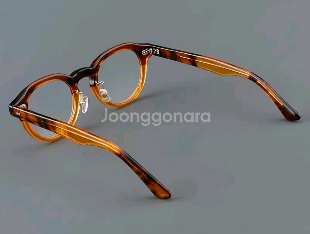 명품스타일 최고급 브라운 뿔테 안경. 새제품--1