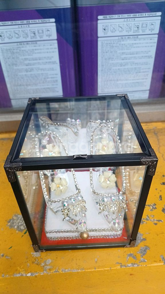 신발모형. 유리구두. 거의 새것. 16. 16. 19--0