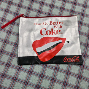 코카콜라 한정판 클러치백