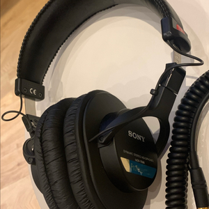 소니 MDR-7506 모니터 헤드폰