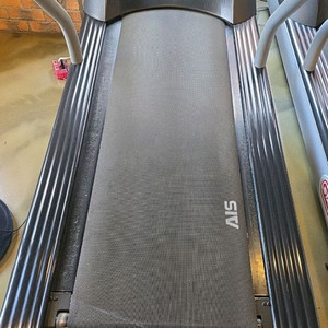 스타트랙 런닝머신 1대 + TV +TV거치대 판매합니다