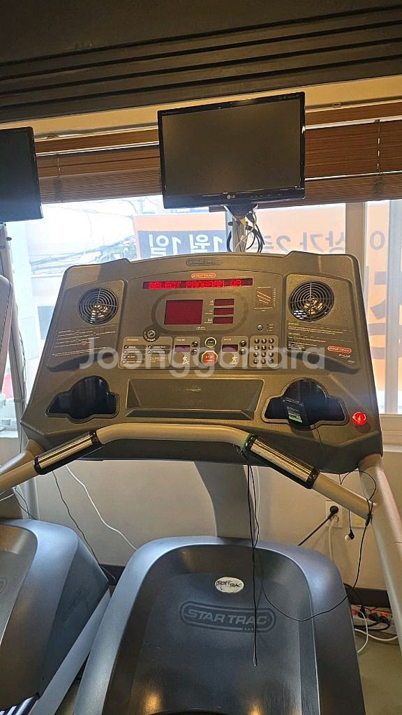 스타트랙 런닝머신 1대 + TV +TV거치대 판매합니다--1