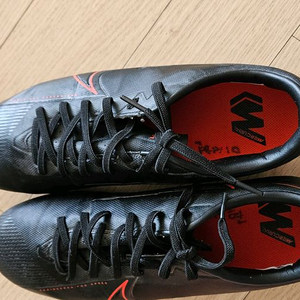 나이키 머큐리얼 베이퍼 13 아카데미 축구화