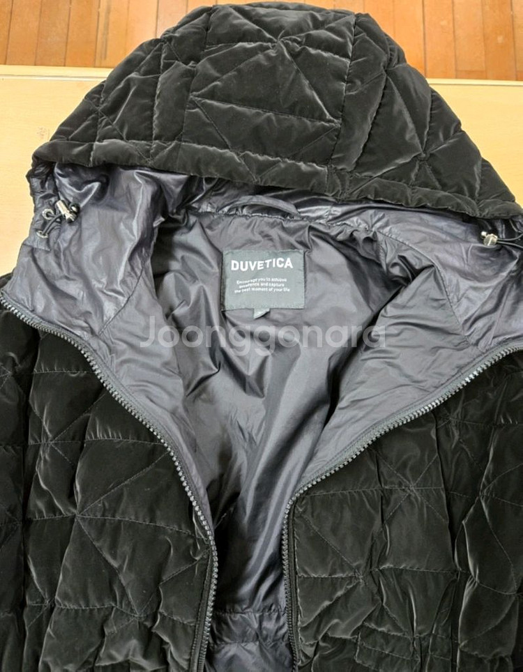 듀베티카 24Fw 벨벳 다운 판초 36사이즈 판매해요!--2