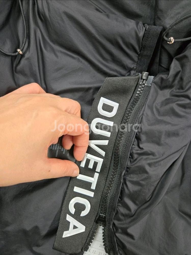 듀베티카 24Fw 벨벳 다운 판초 36사이즈 판매해요!--4