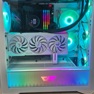 화이트 ASUS TUF RTX4070 TI SUPER