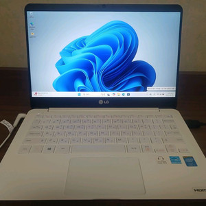 깔끔하고 속도 빠른 13.3인지 FHD i5 LG그램.