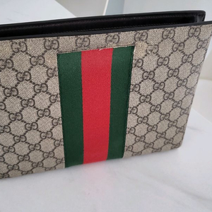 구찌 GG 수프림 클러치 파우치