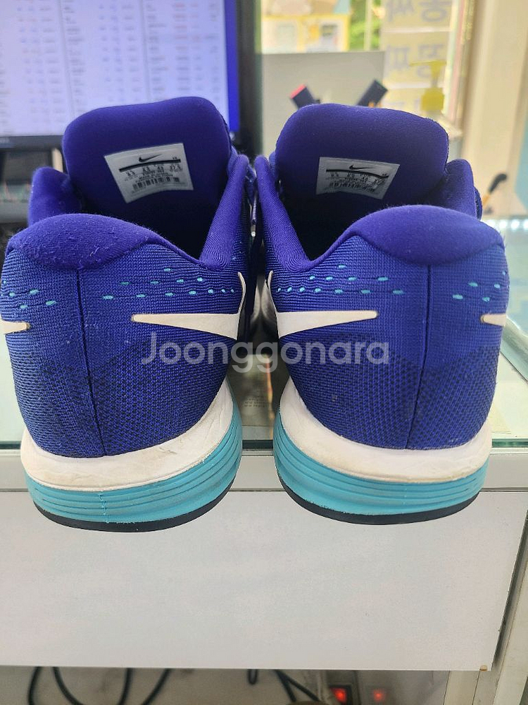 나이키 런닝화 에어줌 보메로11 275--3