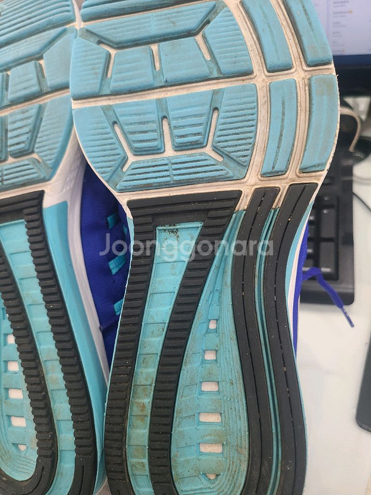 나이키 런닝화 에어줌 보메로11 275--9