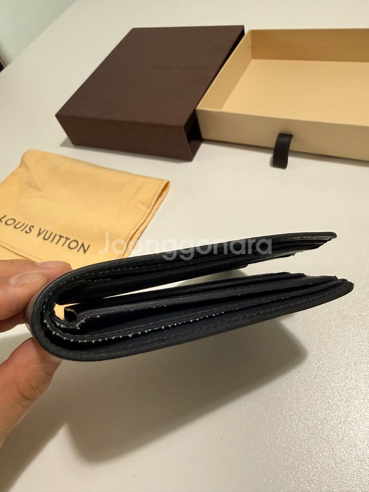 루이비통 지갑 블랙 에피 에삐 반지갑 국내정품--4
