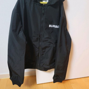 버버리 키즈 밤비 바람막이