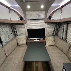 베일리 세고비아 투축 카라반