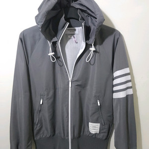 톰브라운 남여 공용 립스탑 바람막이 40Size