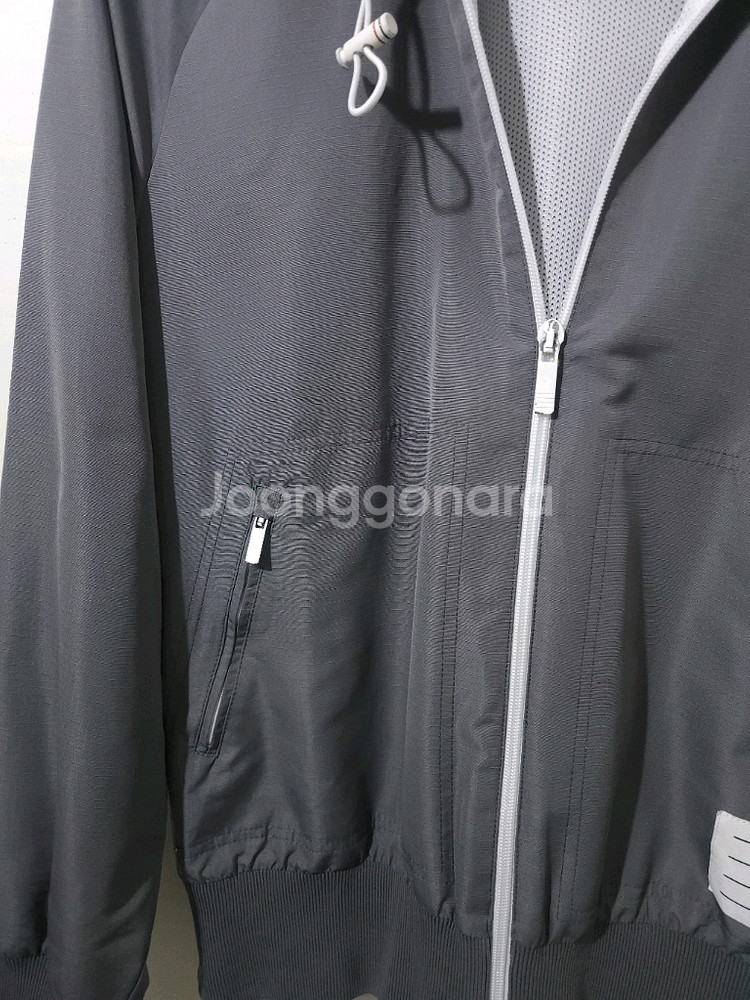 톰브라운 남여 공용 립스탑 바람막이 40Size--5