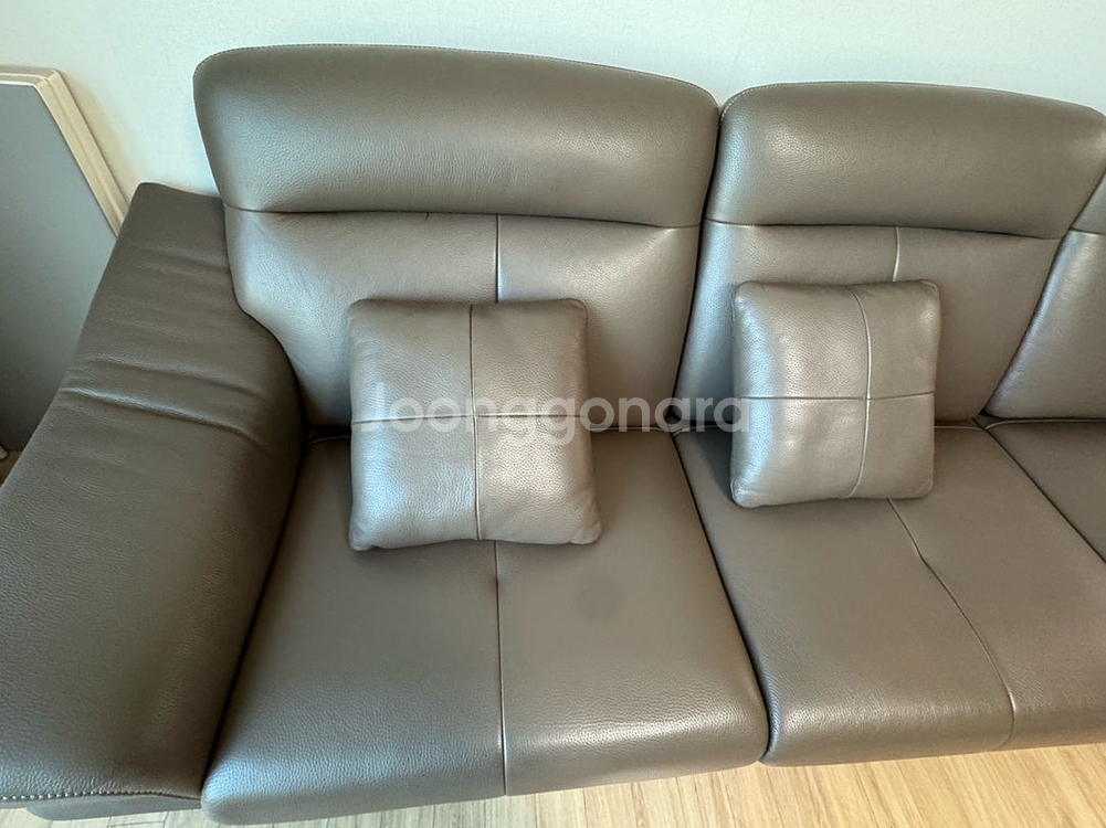 자코모 로고스 4인 비텔로 소가죽 소파+쿠션2개--1