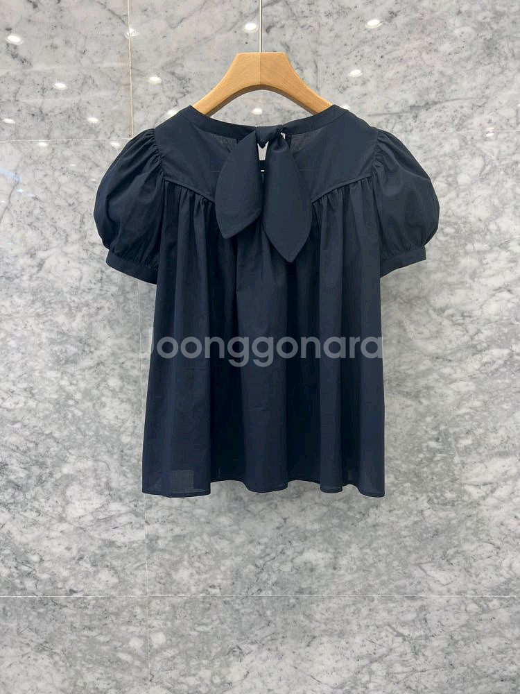 js뉴욕 네이비 뒷리본 셔링 퍼프 블라우스 반팔 여름--1