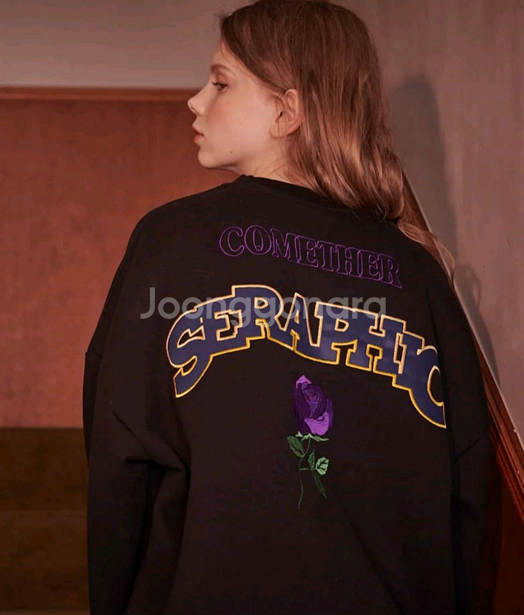 기모 오버핏 맨투맨 장미 자수 블랙--0