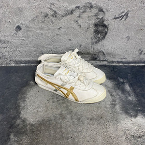 오니츠카타이거 스니커즈 235