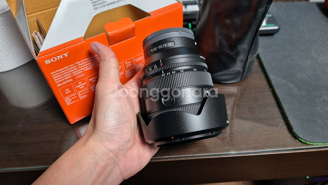 소니 FE 20-70mm F4 G 렌즈 팝니다.--2