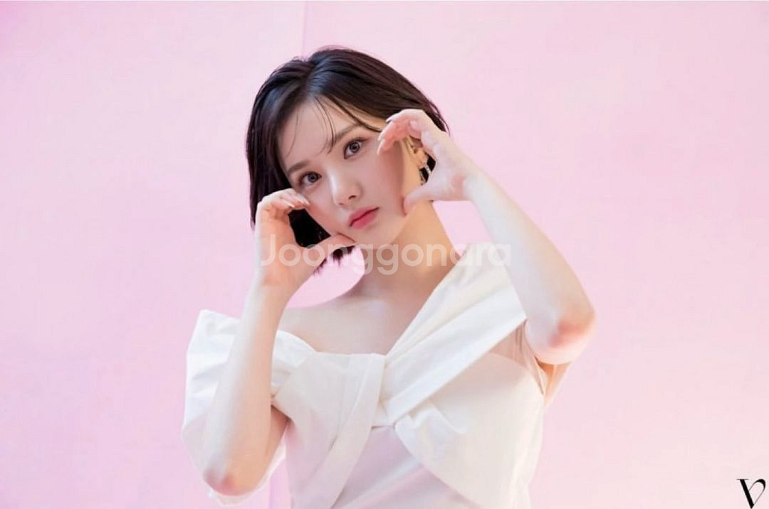 더티스 리본 탑 (아이유,안유진,나연,지젤,은하) 착용--4