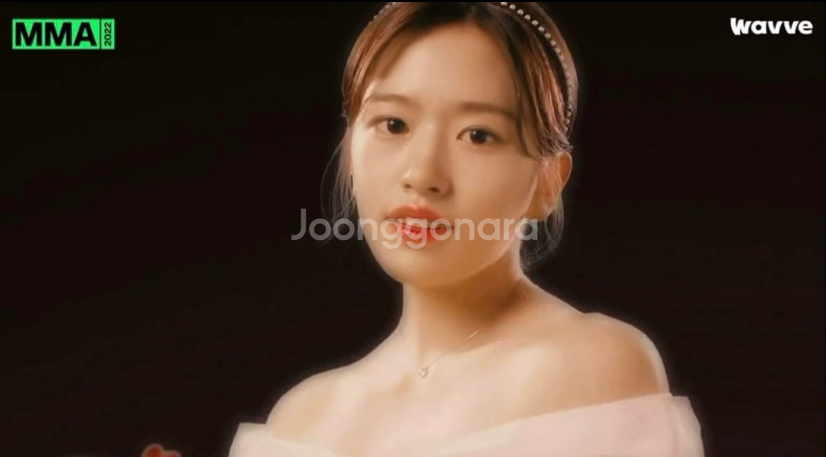 더티스 리본 탑 (아이유,안유진,나연,지젤,은하) 착용--1