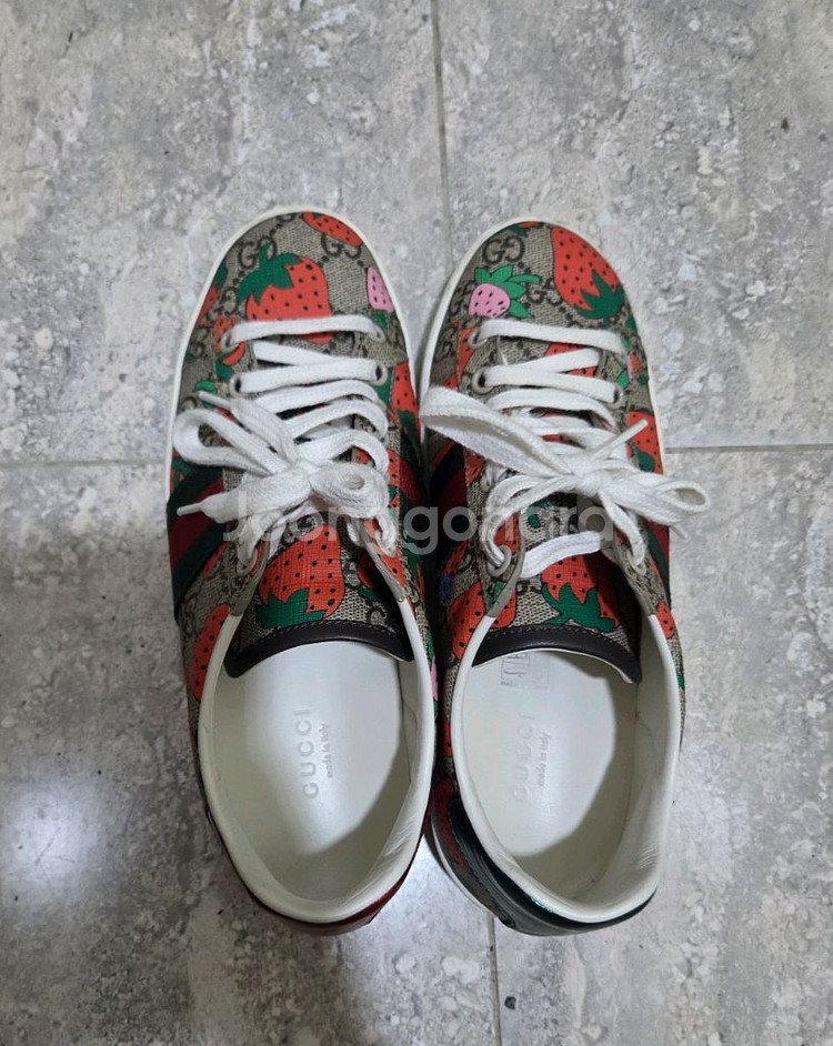 구찌 스트로베리 스니커즈 36--0