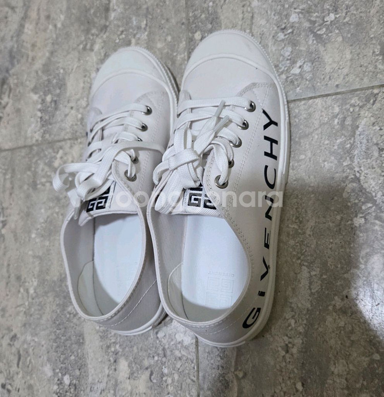 지방시 캔버스화 36--0