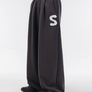 스켈리웩 로고 아플리케 스웨트 팬츠[차콜] M