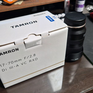 탐론 17-70mm f2.8 E마운트 렌즈 팝니다.