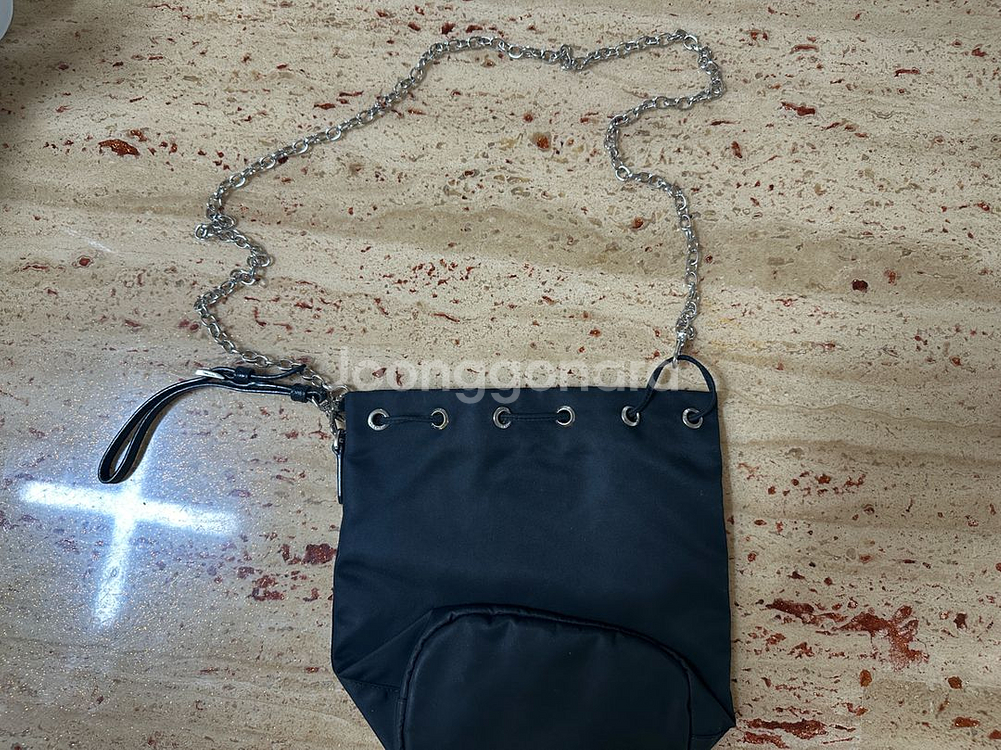 프라다 포코노 리폼 버킷백 파우치백--1