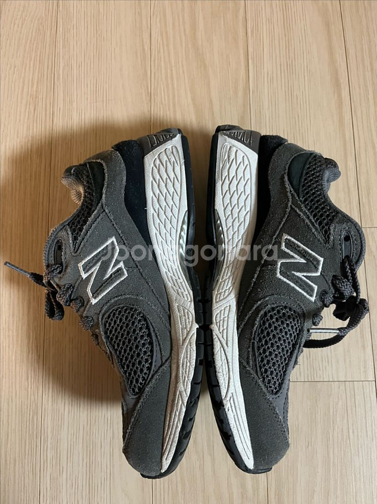 뉴발란스 운동화 225--1