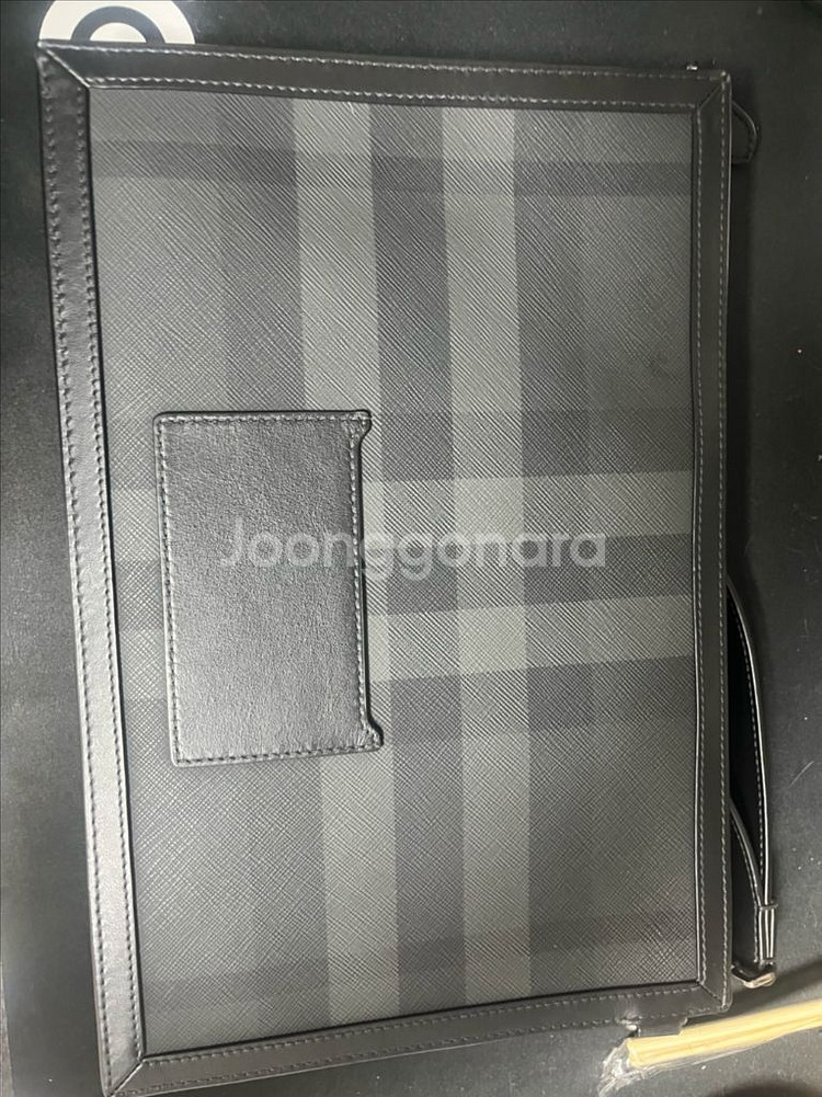 버버리 남성 체크 클러치--1
