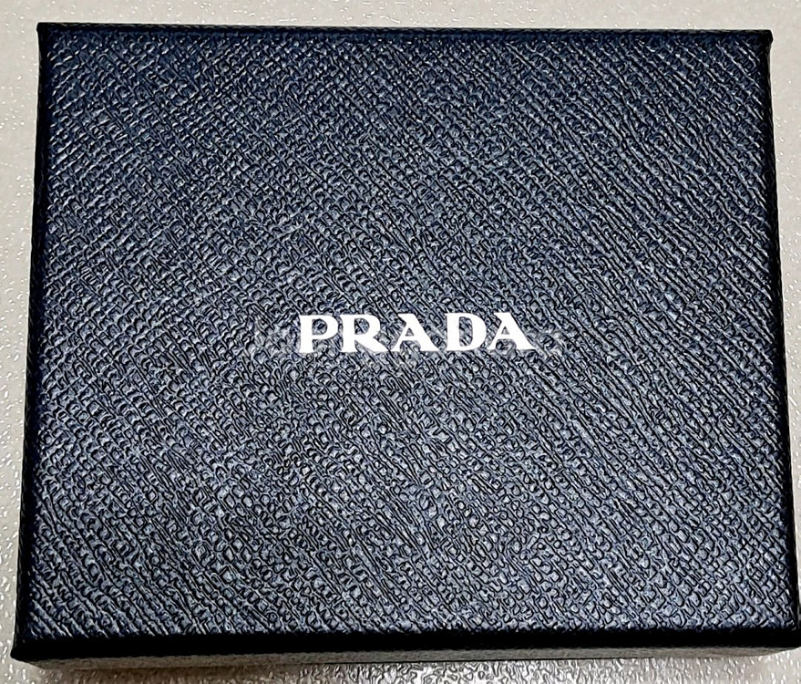 프라다 밀라노 스파졸라토 트리아 브러시드 카드지갑--2
