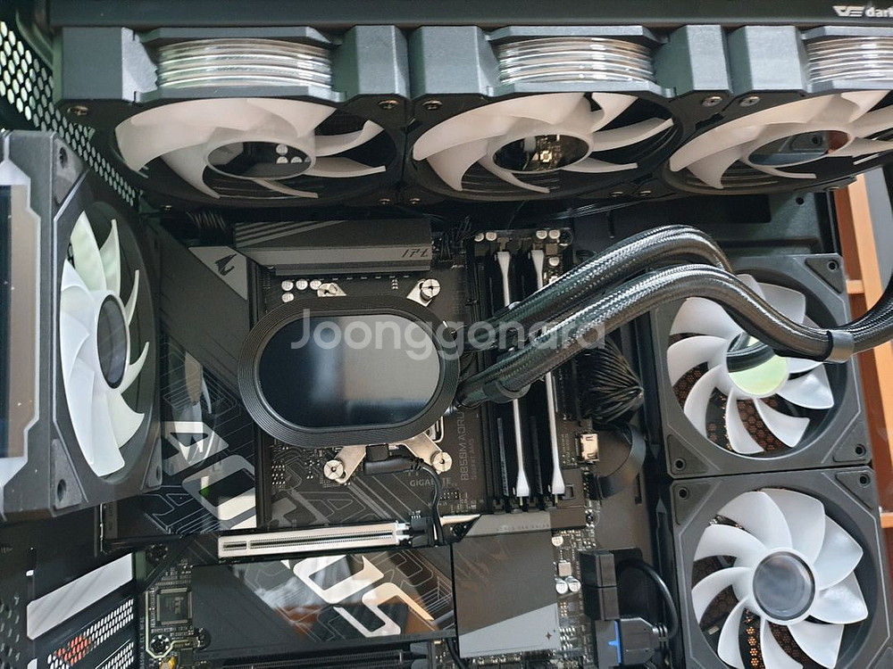 미사용 ) 9800X3D 반본체 컴퓨터 판매--2