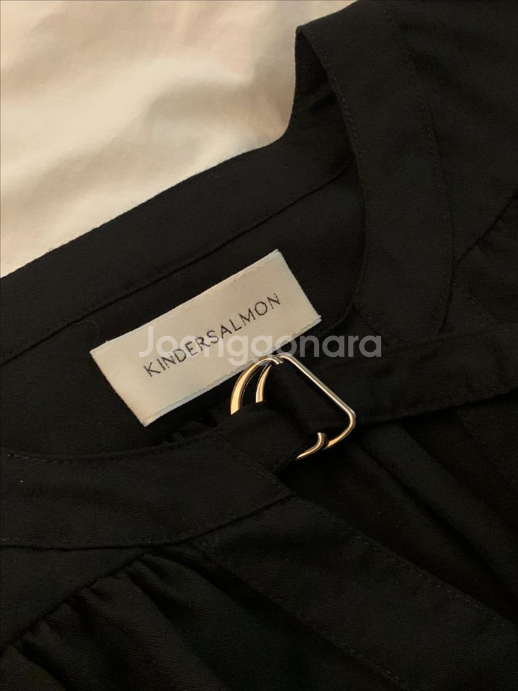 킨더살몬 gather blouse black--6