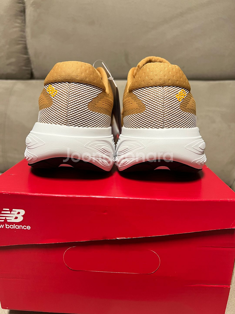 뉴발란스 880 V15 2E 265 판매합니다--1