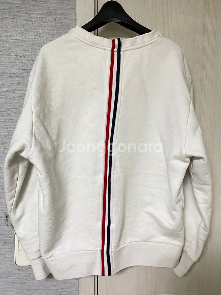 [3] 톰브라운 백삼선 맨투맨 화이트--0