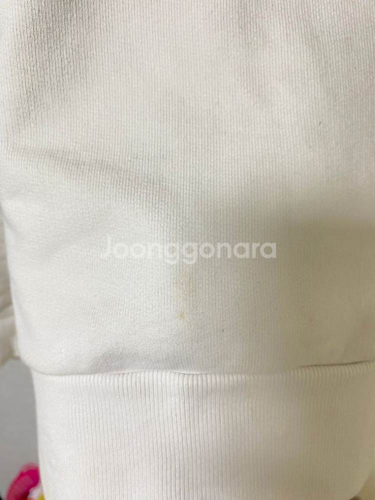 [3] 톰브라운 백삼선 맨투맨 화이트--5