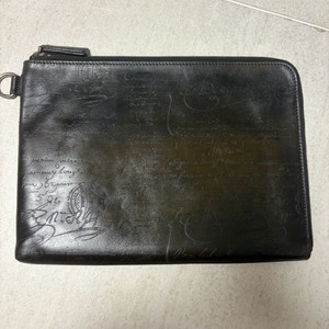 벨루티 클러치백