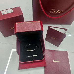 까르띠에 러브 팔찌sm다이아6p 직거래가격