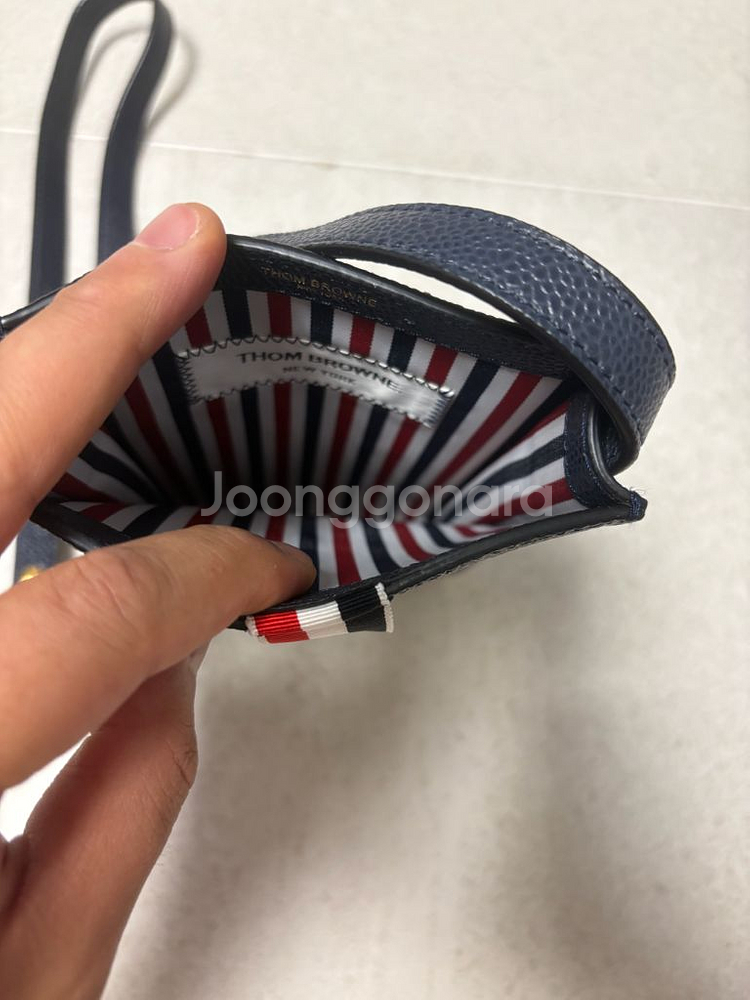 톰브라운 체크 크로스백--1