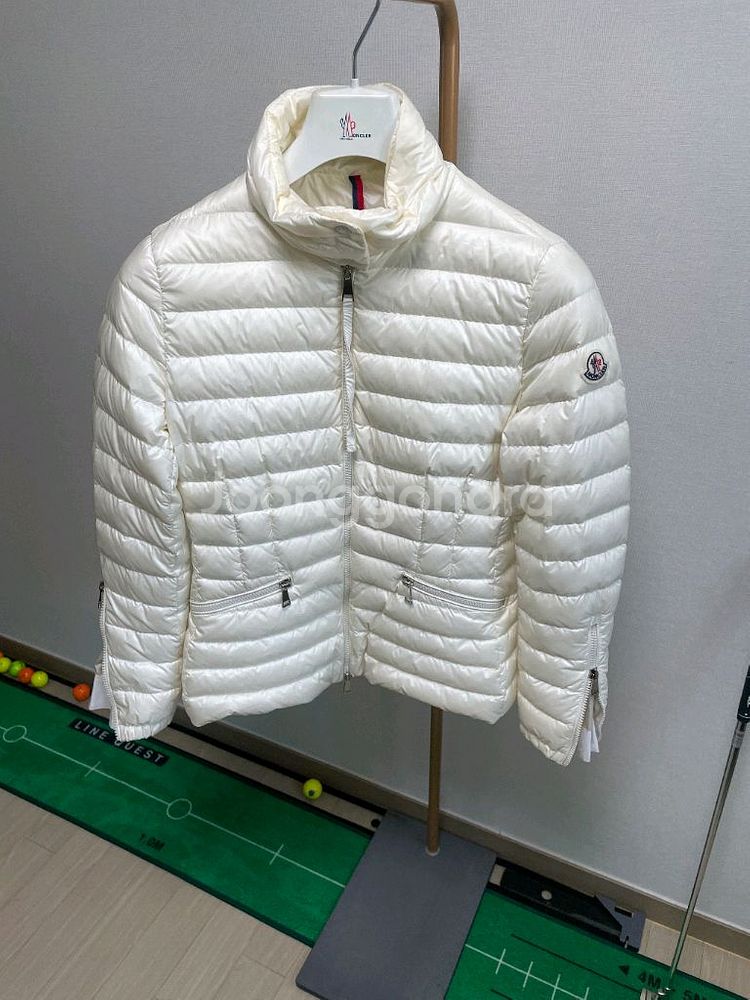 몽클레어 여성 경량패딩 2사이즈--1