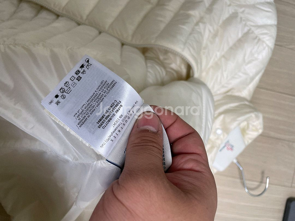 몽클레어 여성 경량패딩 2사이즈--3