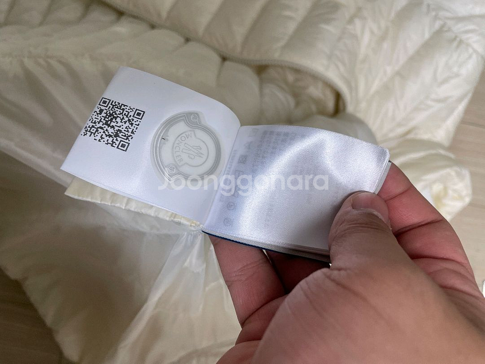 몽클레어 여성 경량패딩 2사이즈--5