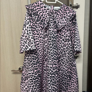 가니 핑크레오파드 프릴 하프 원피스